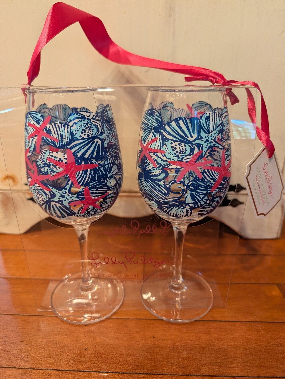 NWT Lilly Pulitzer Set Of 2 Acrylic Wine Glasses pattern  "She She Shells" 💕🐚